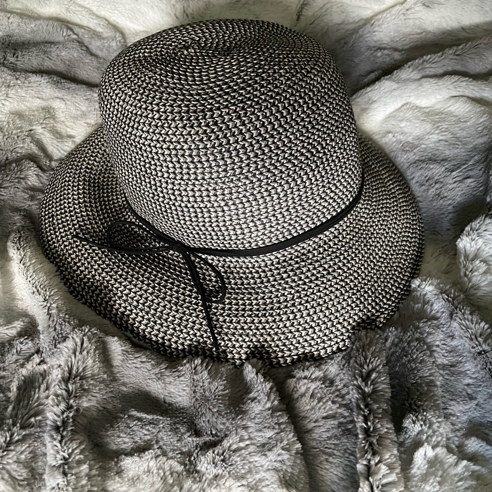 Black and tan small sun hat brand Sonoma One Size